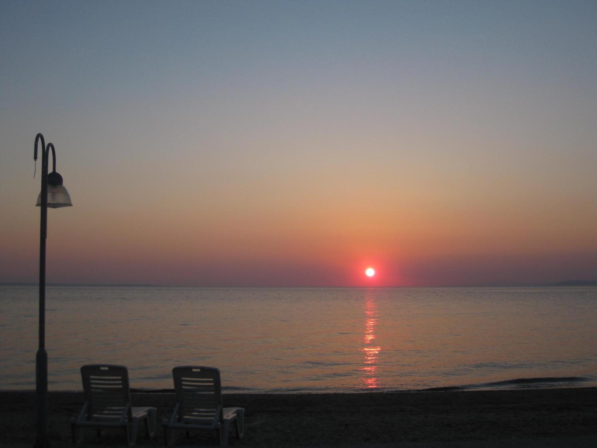 Meliton Inn Hotel & Suites By The Beach Néosz Marmarász Kültér fotó