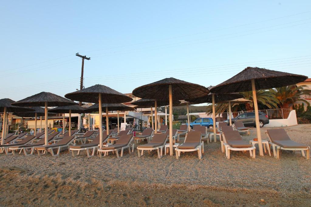 Meliton Inn Hotel & Suites By The Beach Néosz Marmarász Kültér fotó
