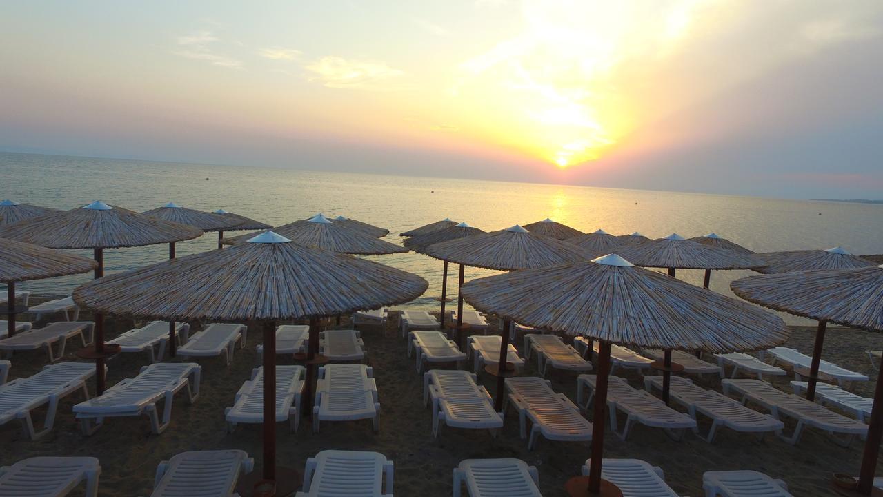 Meliton Inn Hotel & Suites By The Beach Néosz Marmarász Kültér fotó